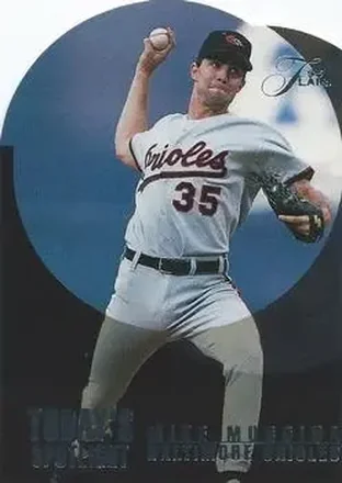 1995 Flair #8 Today's Spotlight Mike Mussina