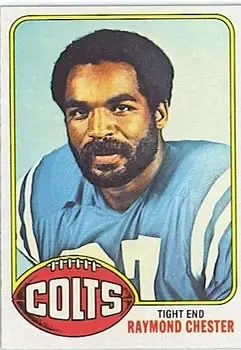 1976 Topps #32 - Raymond Chester - Baltimore Colts