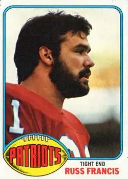 1976 Topps #136 - Russ Francis - New England Patriots