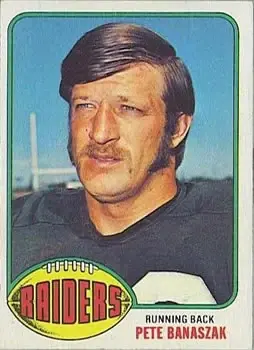 1976 Topps #323 - Pete Banaszak - Oakland Raiders