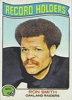 1975 Topps #356 - Ron Smith - Oakland Raiders - Front