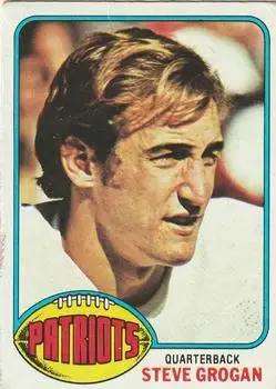 1976 Topps #376 - Steve Grogan - New England Patriots