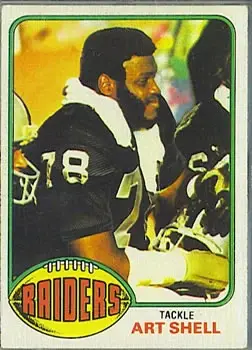 1976 Topps #380 - Art Shell - Oakland Raiders