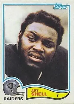 1982 Topps #198 - Art Shell - Oakland Raiders