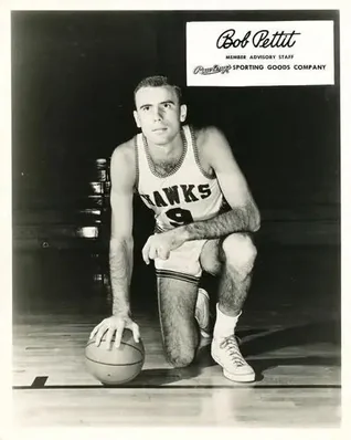 1961 Rawlings #NNO - Bob Pettit - St. Louis Hawks