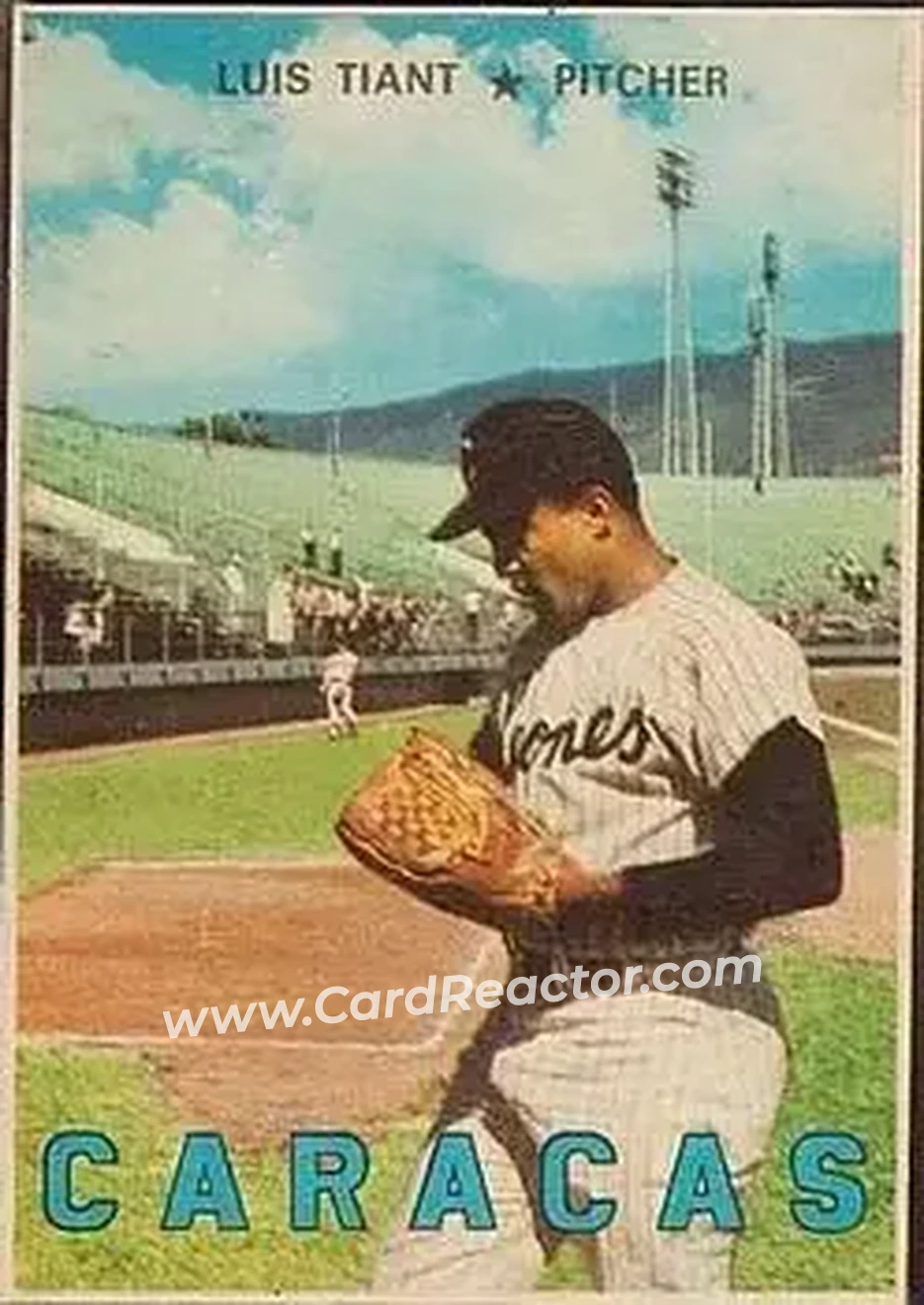 1967 Topps Venezuelan #9 - Luis Tiant - Leones del Caracas - Front