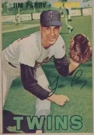 1967 Topps Venezuelan #247 - Jim Perry - Minnesota Twins