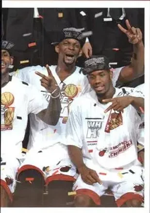 2013-14 Panini NBA Sticker Collection #4 Card #4