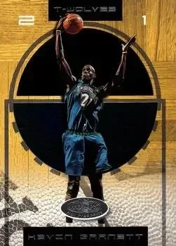 2001-02 Hoops Hot Prospects #4 Kevin Garnett