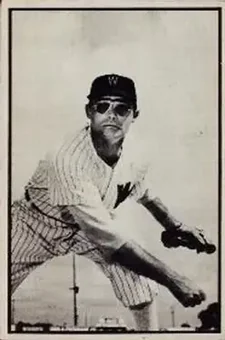 1953 Bowman Black & White #9 - Walt Masterson - Washington Senators