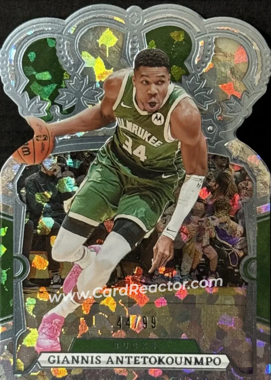 2023-24 Panini Crown Royale - Crystal Blue #59 - Giannis Antetokounmpo - Milwaukee Bucks