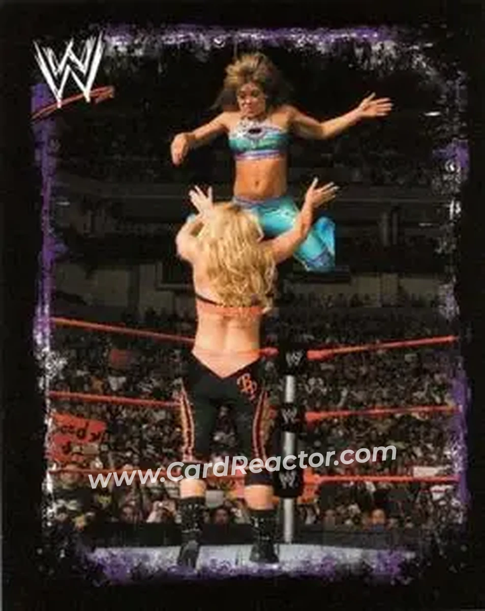 2009 Topps WWE Rivals Spanish #133 - Mickie James - Front 2009 Topps WWE Rivals Spanish #133 - Mickie James - Front