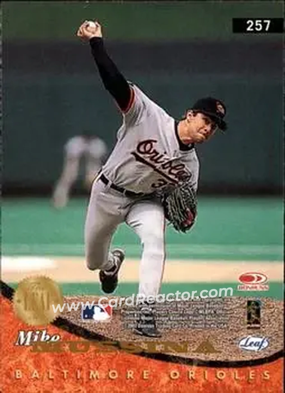 2004 Leaf #257 - Mike Mussina - Back