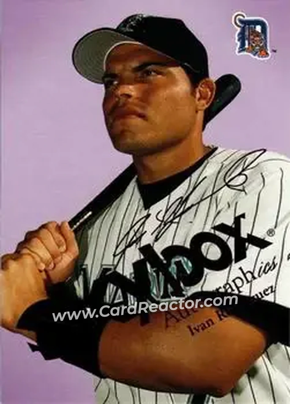 2004 SkyBox Autographics - Royal Insignia #40 - Ivan Rodriguez - Detroit Tigers - Front